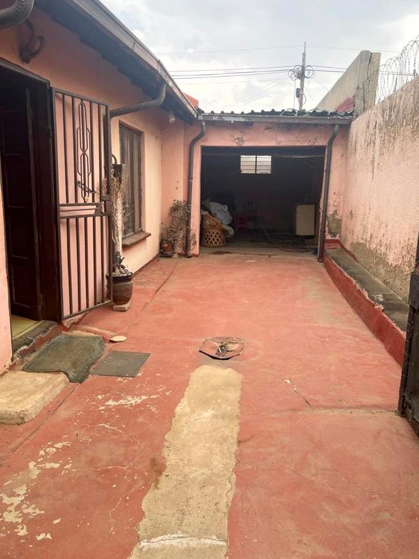 2 Bedroom Property for Sale in Protea Glen Gauteng