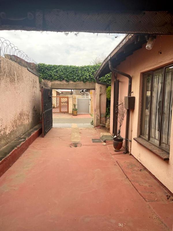 2 Bedroom Property for Sale in Protea Glen Gauteng