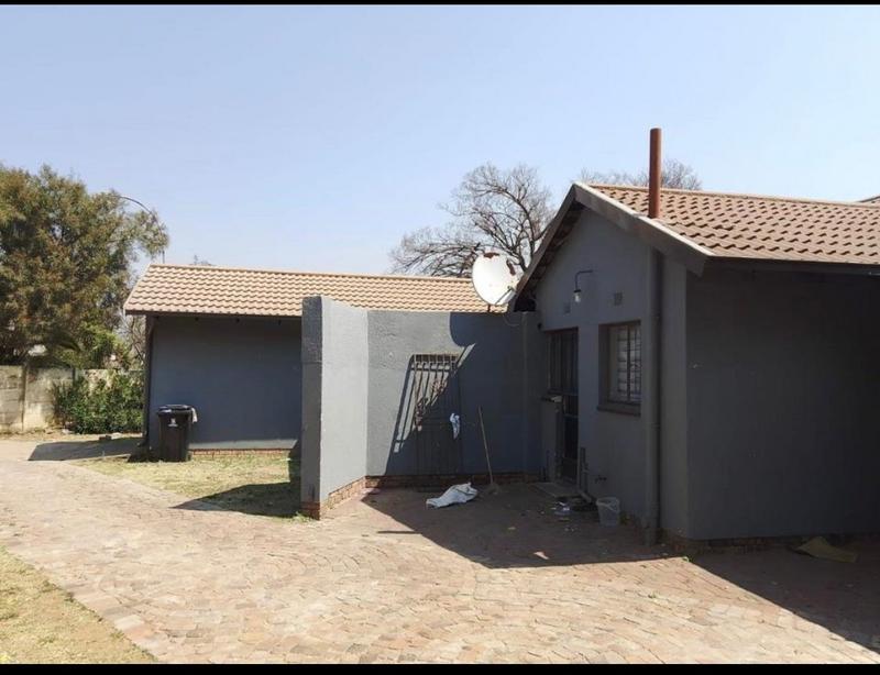 3 Bedroom Property for Sale in Crystal Park Gauteng