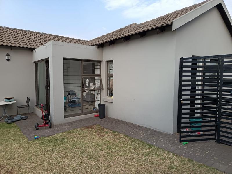 To Let 3 Bedroom Property for Rent in Buccleuch Gauteng