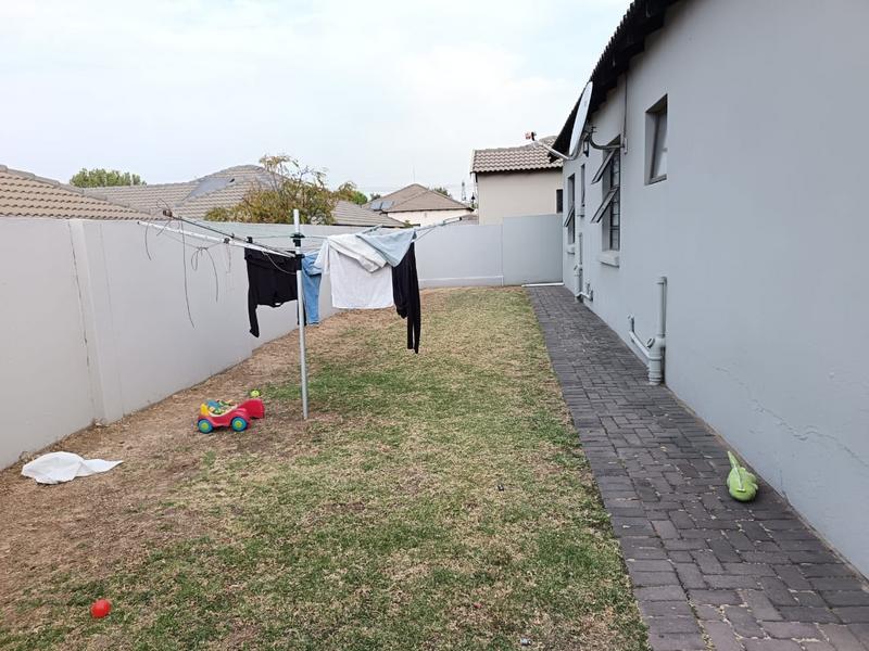 To Let 3 Bedroom Property for Rent in Buccleuch Gauteng