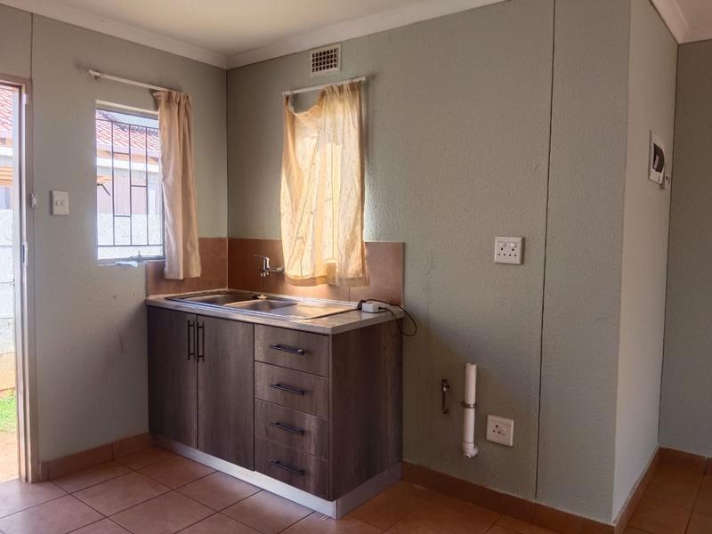 To Let 3 Bedroom Property for Rent in Sky City Gauteng