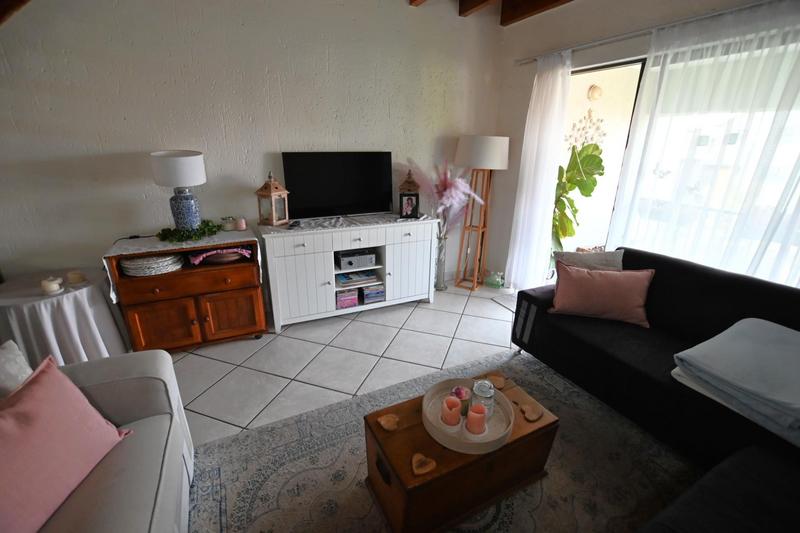 To Let 2 Bedroom Property for Rent in Paulshof Gauteng