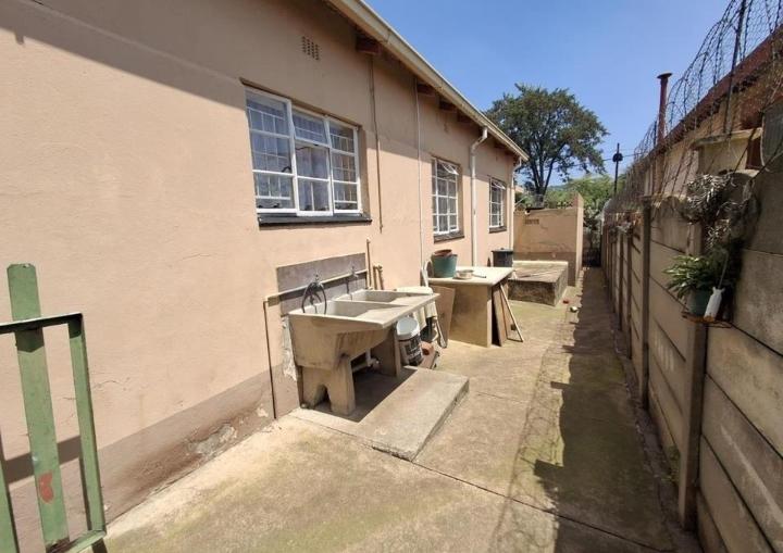 6 Bedroom Property for Sale in Bezuidenhout Valley Gauteng