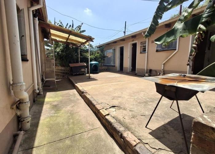 6 Bedroom Property for Sale in Bezuidenhout Valley Gauteng