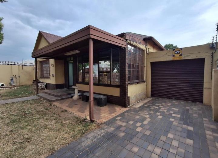 5 Bedroom Property for Sale in Bezuidenhout Valley Gauteng