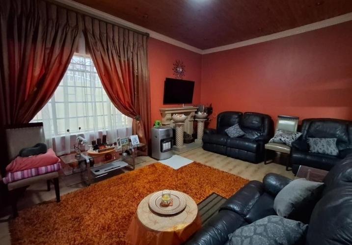 5 Bedroom Property for Sale in Bezuidenhout Valley Gauteng