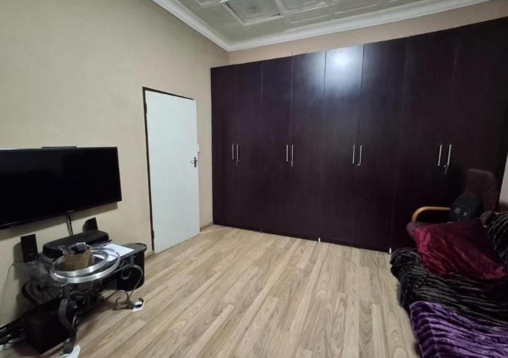 5 Bedroom Property for Sale in Bezuidenhout Valley Gauteng