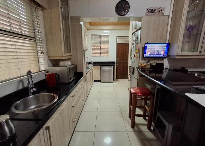 5 Bedroom Property for Sale in Bezuidenhout Valley Gauteng