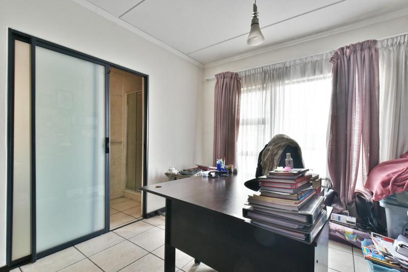 3 Bedroom Property for Sale in Oakdene Gauteng
