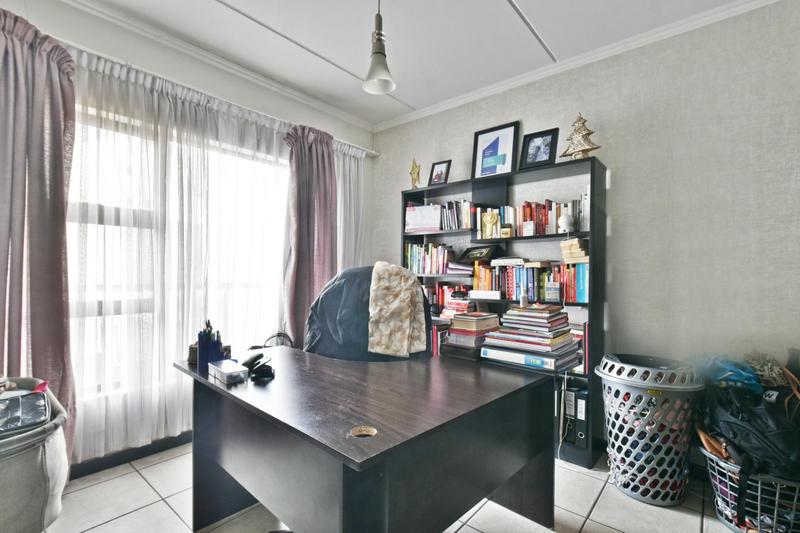 3 Bedroom Property for Sale in Oakdene Gauteng