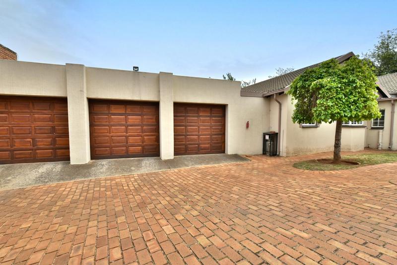 4 Bedroom Property for Sale in Oakdene Gauteng