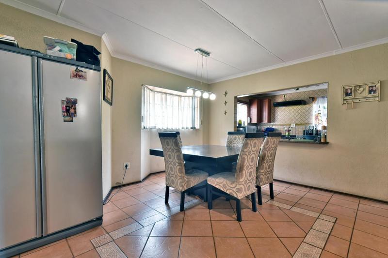 4 Bedroom Property for Sale in Oakdene Gauteng