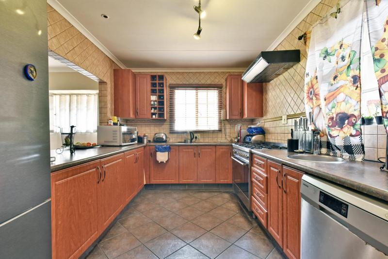 4 Bedroom Property for Sale in Oakdene Gauteng
