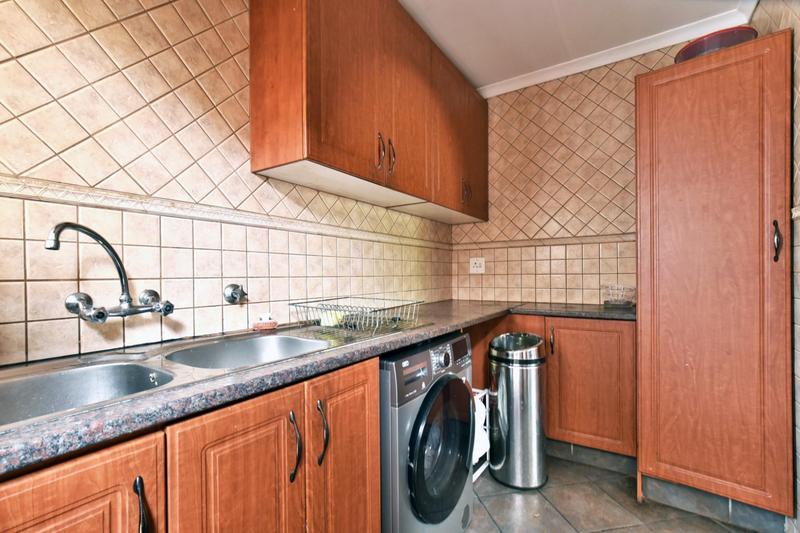 4 Bedroom Property for Sale in Oakdene Gauteng