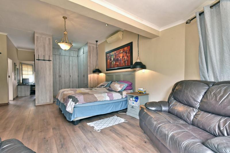 4 Bedroom Property for Sale in Oakdene Gauteng