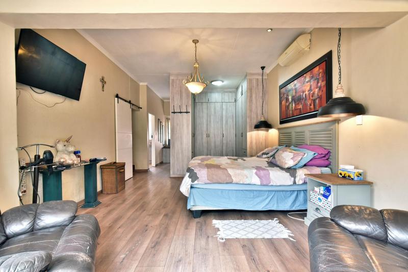 4 Bedroom Property for Sale in Oakdene Gauteng