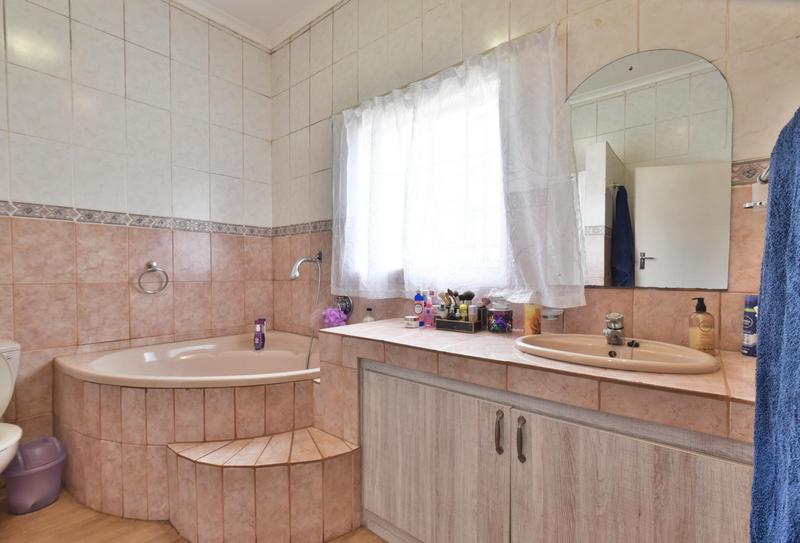 4 Bedroom Property for Sale in Oakdene Gauteng
