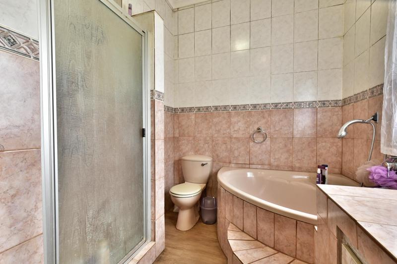 4 Bedroom Property for Sale in Oakdene Gauteng
