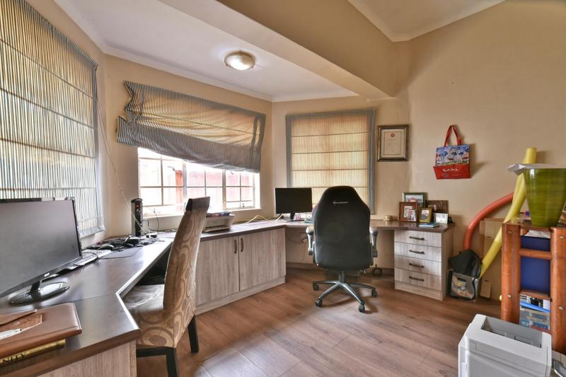 4 Bedroom Property for Sale in Oakdene Gauteng