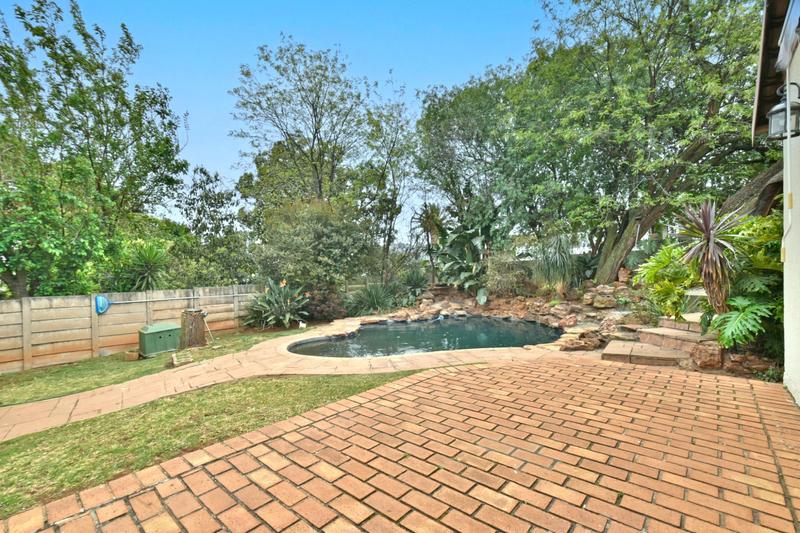 4 Bedroom Property for Sale in Oakdene Gauteng
