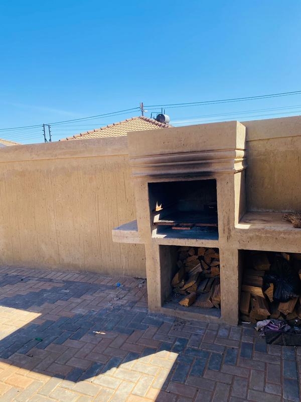 3 Bedroom Property for Sale in Protea Glen Gauteng