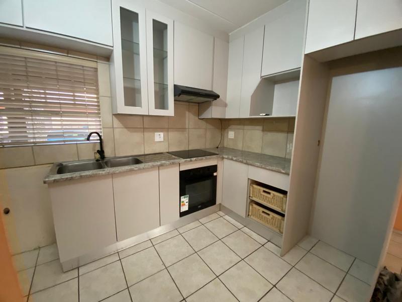 To Let 2 Bedroom Property for Rent in Crystal Park Gauteng