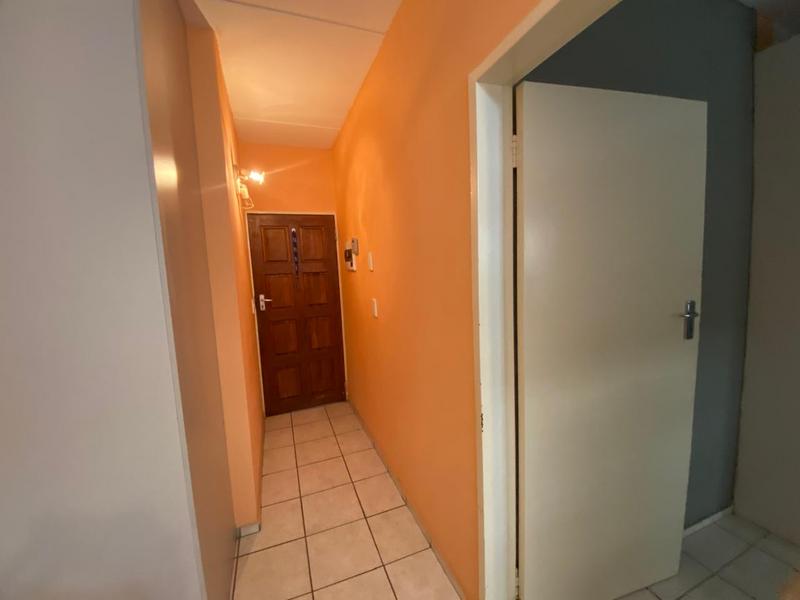 To Let 2 Bedroom Property for Rent in Crystal Park Gauteng