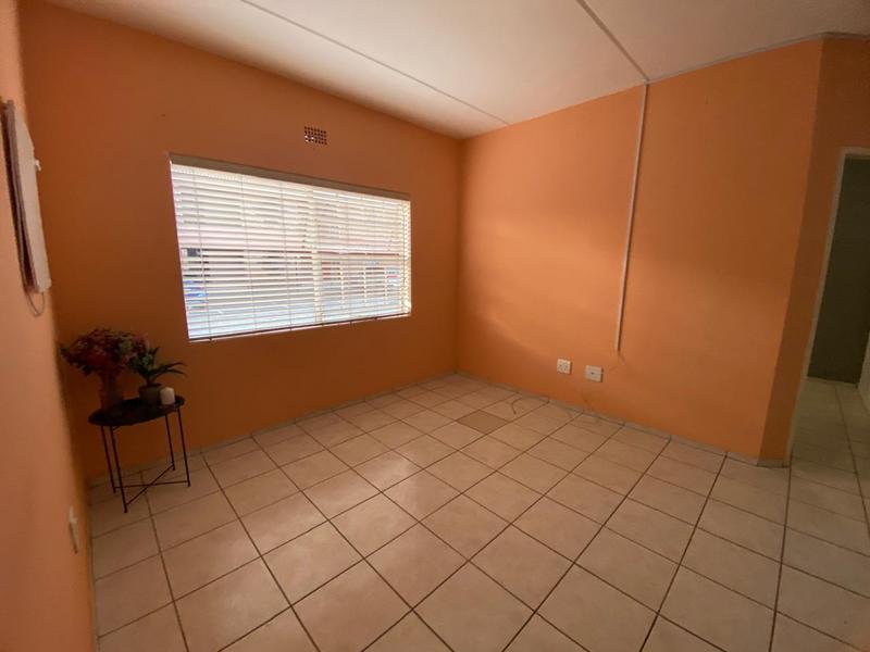 To Let 2 Bedroom Property for Rent in Crystal Park Gauteng