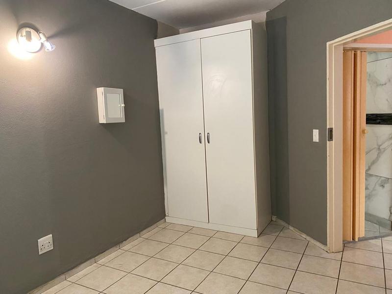 To Let 2 Bedroom Property for Rent in Crystal Park Gauteng