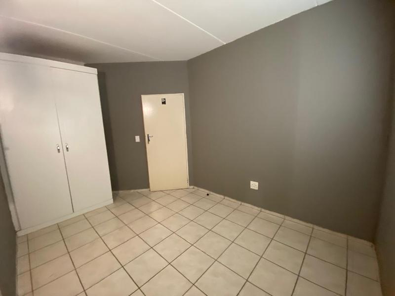 To Let 2 Bedroom Property for Rent in Crystal Park Gauteng