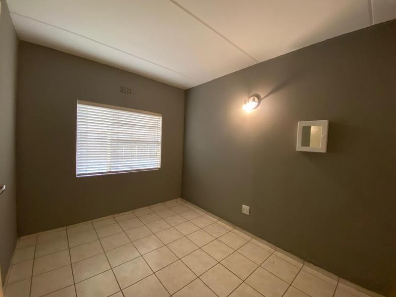 To Let 2 Bedroom Property for Rent in Crystal Park Gauteng