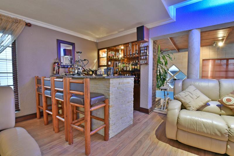 6 Bedroom Property for Sale in Glenvista Gauteng