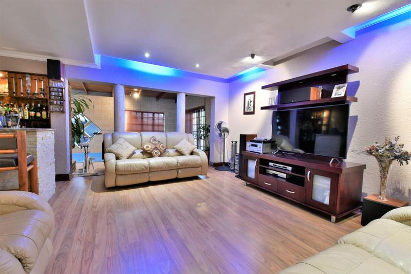 6 Bedroom Property for Sale in Glenvista Gauteng