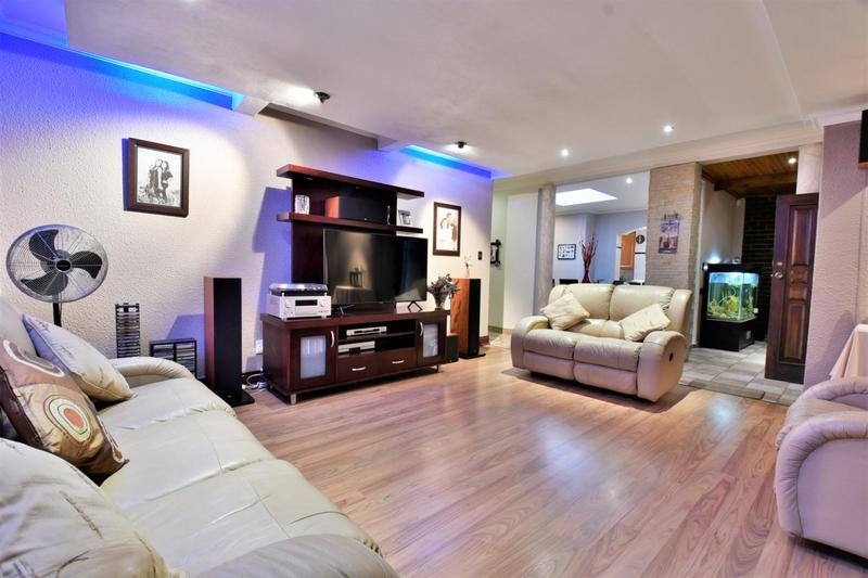 6 Bedroom Property for Sale in Glenvista Gauteng