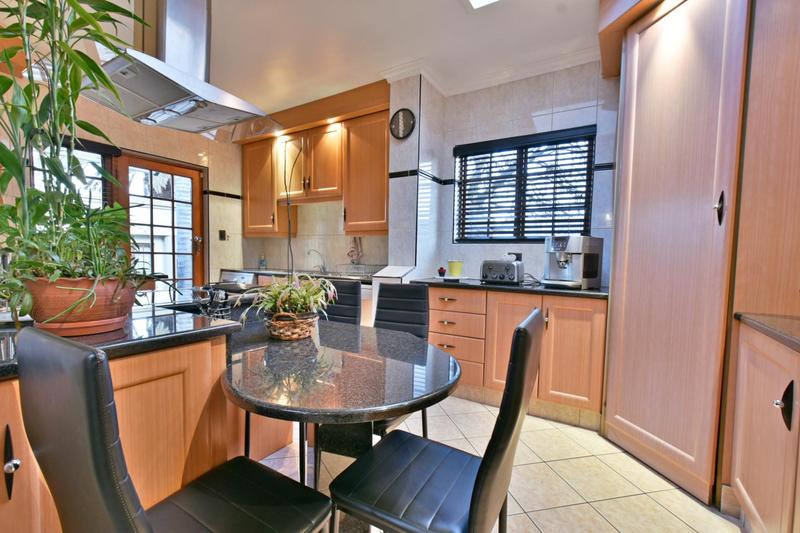 6 Bedroom Property for Sale in Glenvista Gauteng