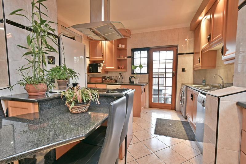 6 Bedroom Property for Sale in Glenvista Gauteng
