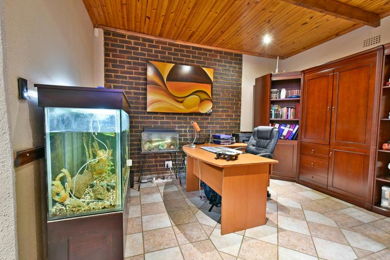 6 Bedroom Property for Sale in Glenvista Gauteng