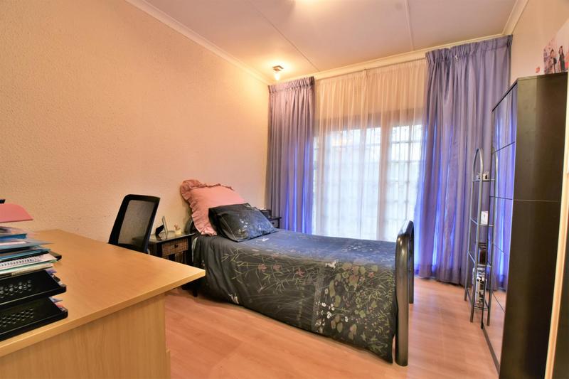 6 Bedroom Property for Sale in Glenvista Gauteng