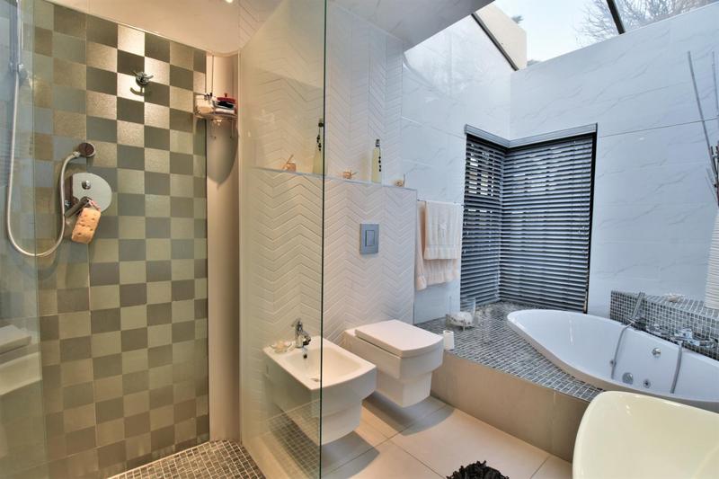 6 Bedroom Property for Sale in Glenvista Gauteng