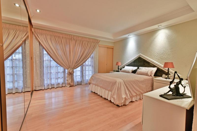 6 Bedroom Property for Sale in Glenvista Gauteng