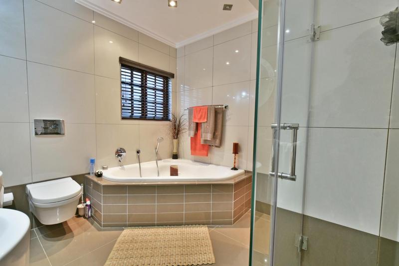 6 Bedroom Property for Sale in Glenvista Gauteng