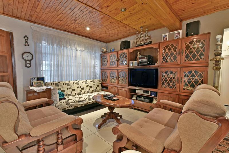 6 Bedroom Property for Sale in Glenvista Gauteng