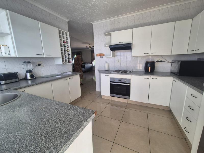 3 Bedroom Property for Sale in Brackenhurst Gauteng