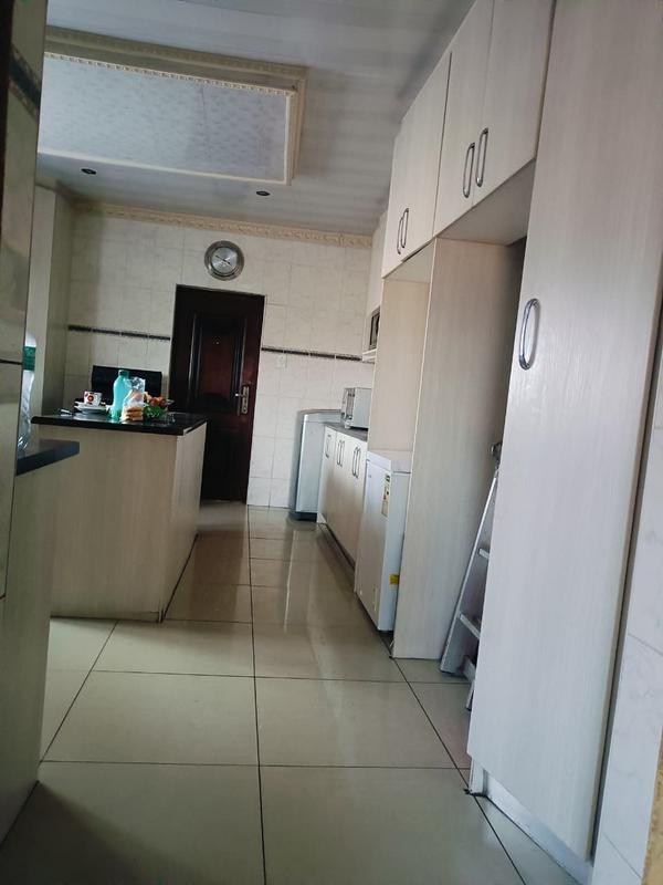 6 Bedroom Property for Sale in Vosloorus Gauteng