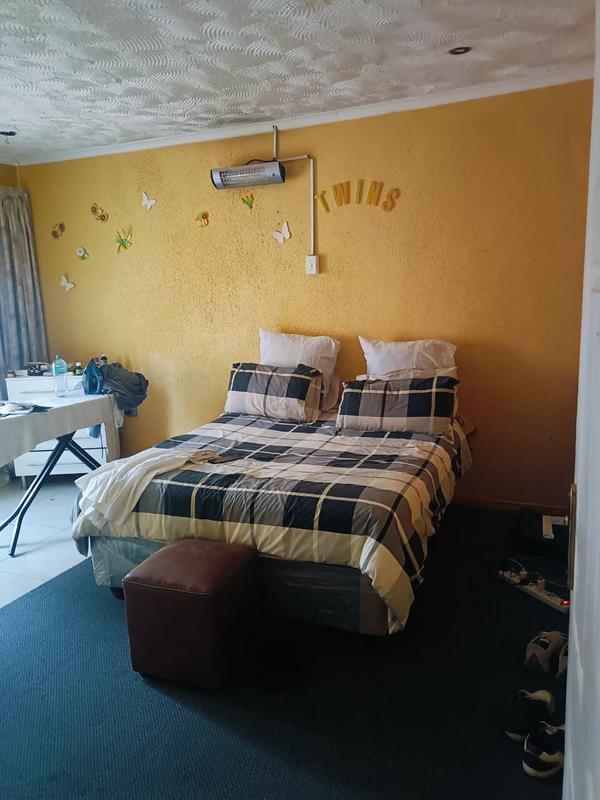 6 Bedroom Property for Sale in Vosloorus Gauteng