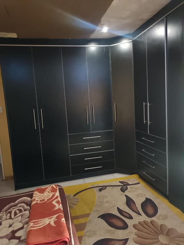 6 Bedroom Property for Sale in Vosloorus Gauteng