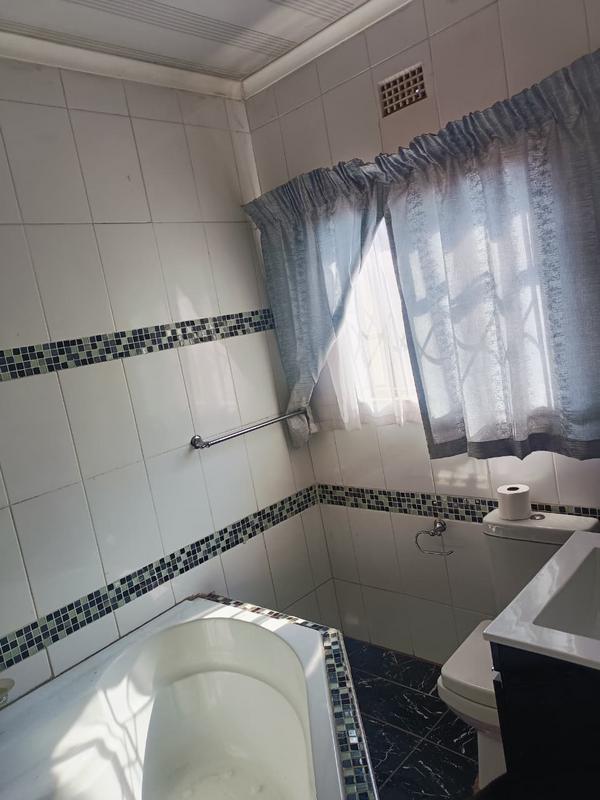 6 Bedroom Property for Sale in Vosloorus Gauteng