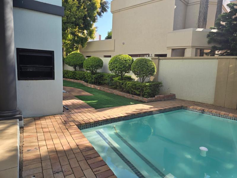 6 Bedroom Property for Sale in Silver Lakes Gauteng