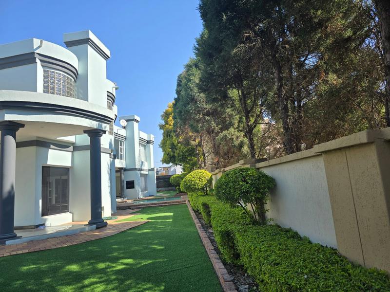6 Bedroom Property for Sale in Silver Lakes Gauteng